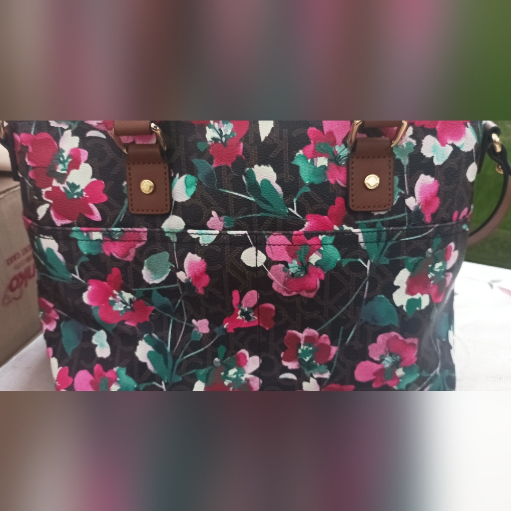 Authentic Calvin Klein coated PVC signature floral satchel cum crossbody bag - Picture 4 of 12